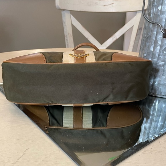 Prada Sporty Green Nylon and Leather Shoulder Bag - Picture 5 of 14